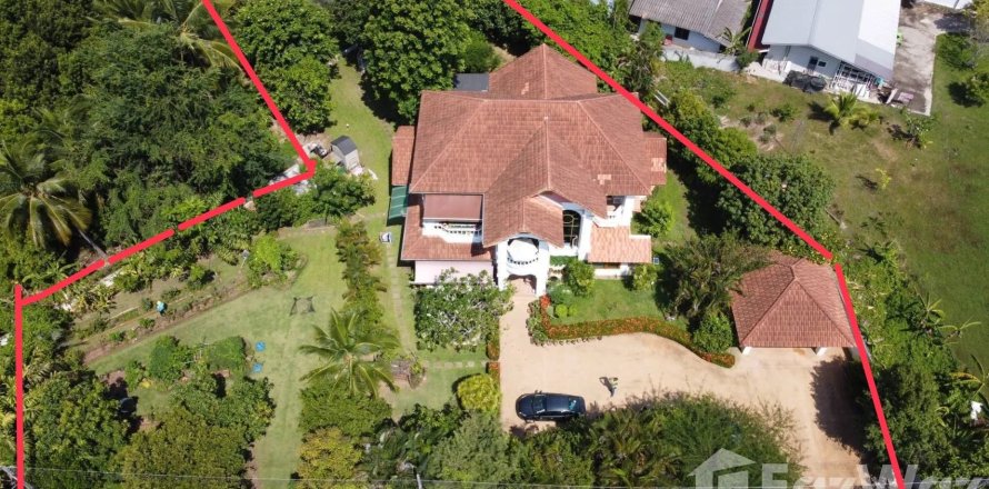 Villa in San Sai, Thailand 4 bedrooms № 156222