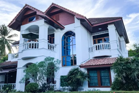 Villa in San Sai, Thailand 4 bedrooms № 156222 - photo 4