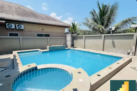 Casa de 3 dormitorios en Pattaya, Tailandia № 210723 - foto 5