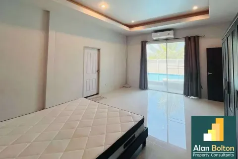 Casa de 3 dormitorios en Pattaya, Tailandia № 210723 - foto 11