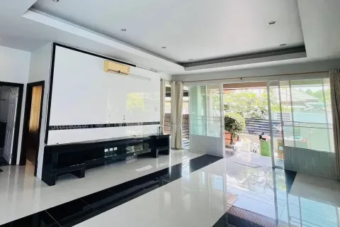 Casa de 3 dormitorios en Pattaya, Tailandia № 210723 - foto 15