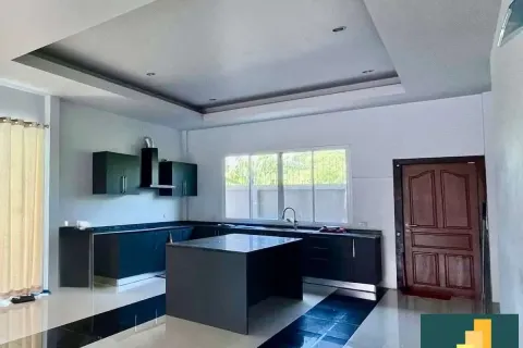 Casa de 3 dormitorios en Pattaya, Tailandia № 210723 - foto 12