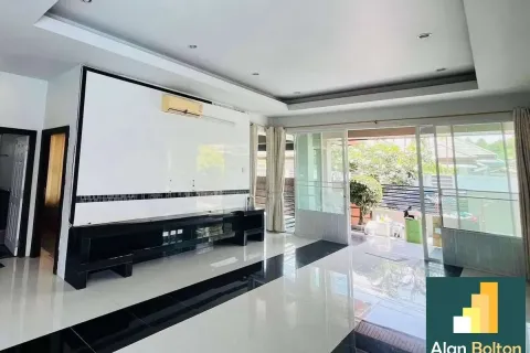 Casa de 3 dormitorios en Pattaya, Tailandia № 210723 - foto 3