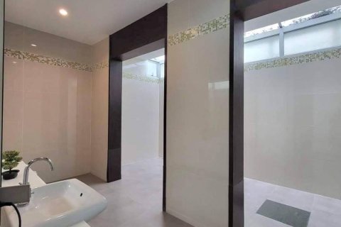 Villa in Pattaya, Thailand 5 bedrooms № 152784 - photo 16