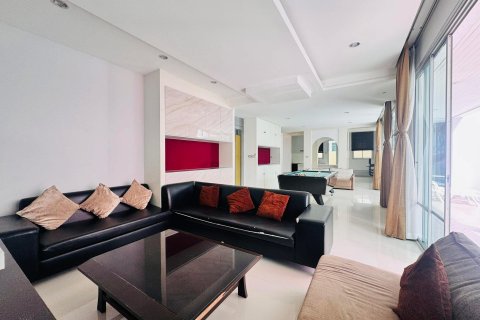 Villa in Pattaya, Thailand 5 bedrooms № 152784 - photo 8