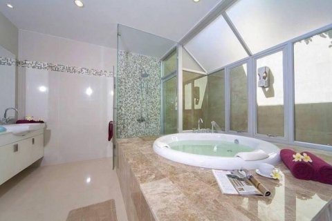 Villa in Pattaya, Thailand 5 bedrooms № 152784 - photo 15