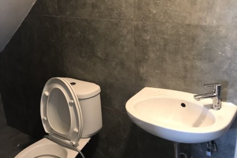 Шопхаус в Самутпракане, Таиланд  № 152783 - фото 9