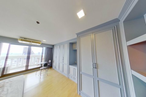 Студия в кондо в Банг Раке, Бангкок, Таиланд № 140394 - фото 8