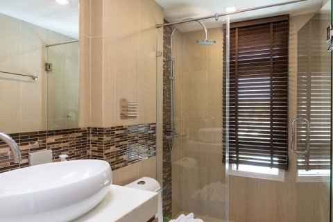 Condo à Phuket, Thaïlande, 2 chambres  № 160211 - photo 18