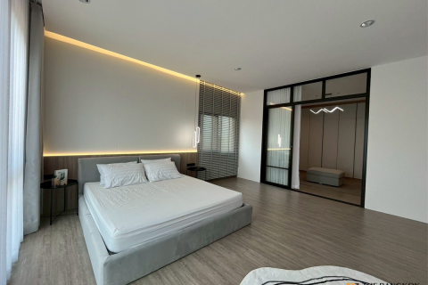 House in Bangkok, Thailand 4 bedrooms № 190402
