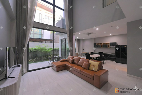 House in Bangkok, Thailand 4 bedrooms № 190403