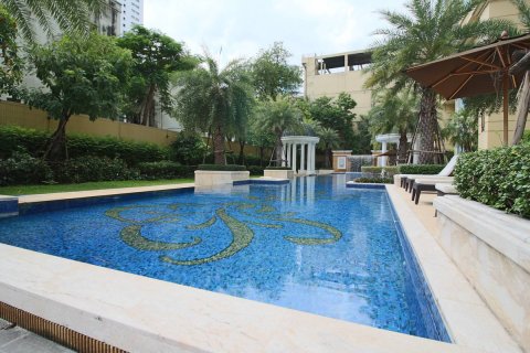 Condo in Bangkok, Thailand, 2 bedrooms  № 181183 - photo 11