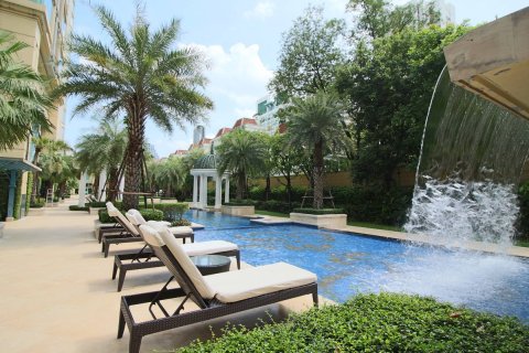 Condo in Bangkok, Thailand, 2 bedrooms  № 181183 - photo 8