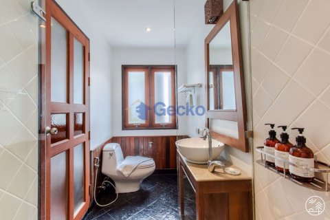 House in Pattaya, Thailand 4 bedrooms № 196991 - photo 25