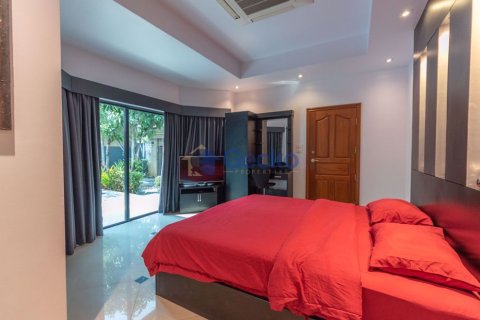 House in Pattaya, Thailand 4 bedrooms № 196995 - photo 28