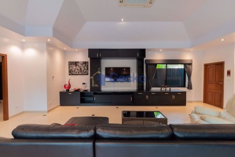 House in Pattaya, Thailand 4 bedrooms № 196995 - photo 5