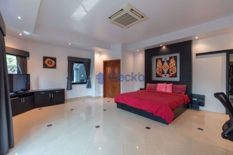 House in Pattaya, Thailand 4 bedrooms № 196995 - photo 23