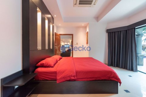 House in Pattaya, Thailand 4 bedrooms № 196995 - photo 29