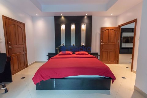 House in Pattaya, Thailand 4 bedrooms № 196995 - photo 27