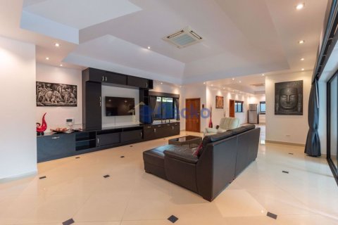House in Pattaya, Thailand 4 bedrooms № 196995 - photo 7