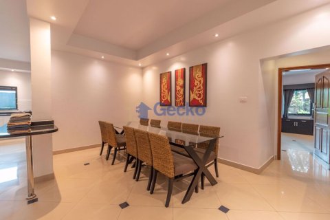 House in Pattaya, Thailand 4 bedrooms № 196995 - photo 12
