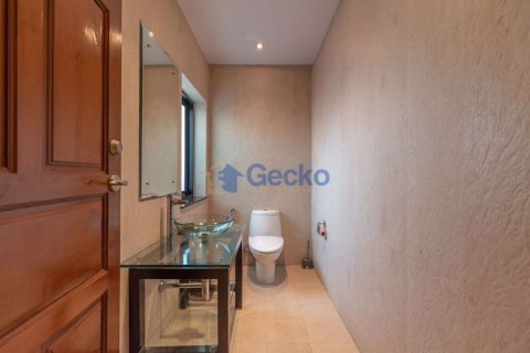 House in Pattaya, Thailand 4 bedrooms № 196995 - photo 8