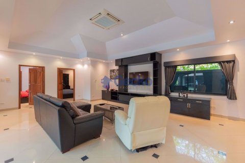 House in Pattaya, Thailand 4 bedrooms № 196995 - photo 6