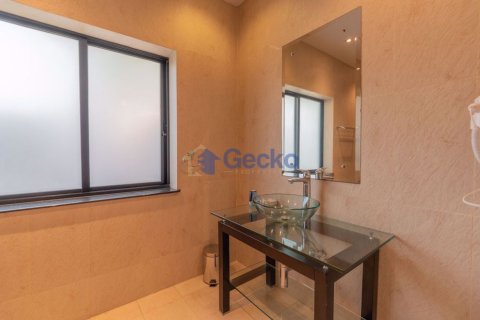 House in Pattaya, Thailand 4 bedrooms № 196995 - photo 30