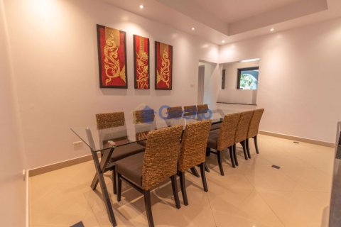 House in Pattaya, Thailand 4 bedrooms № 196995 - photo 13