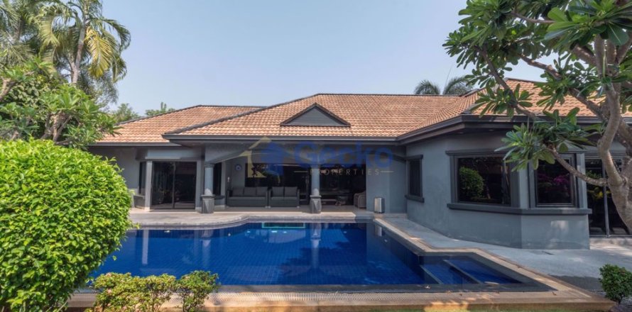 House in Pattaya, Thailand 4 bedrooms № 196995