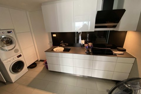 Condo in Bangkok, Thailand, 2 bedrooms  № 181063 - photo 15
