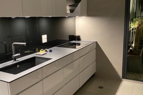Condo in Bangkok, Thailand, 2 bedrooms  № 181063 - photo 17
