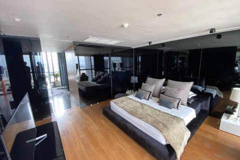 Condo in Bangkok, Thailand, 2 bedrooms  № 181063 - photo 12