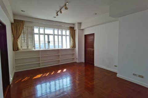 Condo in Bangkok, Thailand, 4 bedrooms  № 181060 - photo 14