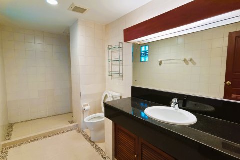 Condo in Bangkok, Thailand, 4 bedrooms  № 181060 - photo 13