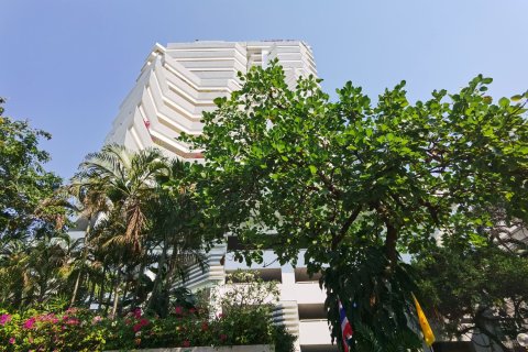 Condo in Bangkok, Thailand, 4 bedrooms  № 181060 - photo 20