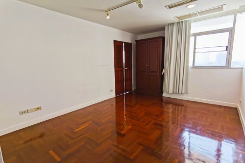 Condo in Bangkok, Thailand, 4 bedrooms  № 181060 - photo 8
