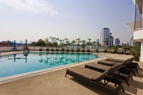Condo in Bangkok, Thailand, 4 bedrooms  № 181060 - photo 16
