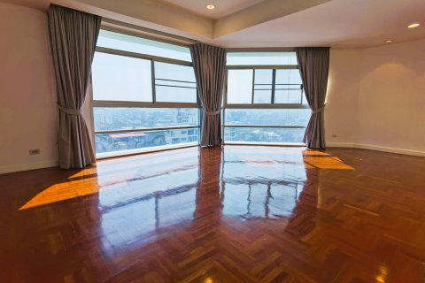 Condo in Bangkok, Thailand, 4 bedrooms  № 181060 - photo 10