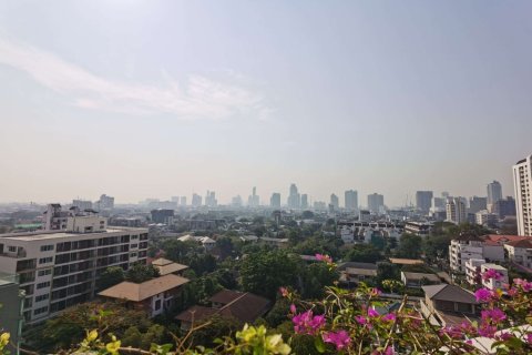 Condo in Bangkok, Thailand, 4 bedrooms  № 181060 - photo 2