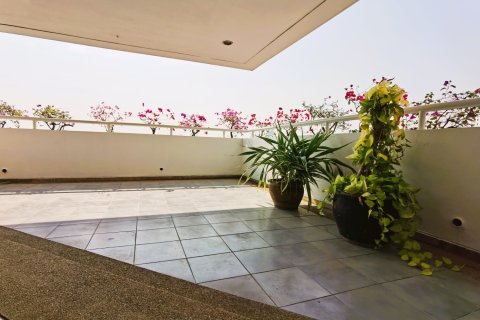 Condo in Bangkok, Thailand, 4 bedrooms  № 181060 - photo 5