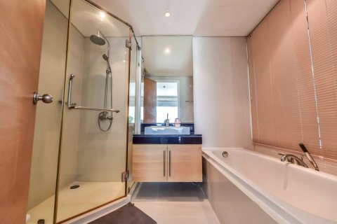 Condo in Bangkok, Thailand, 2 bedrooms  № 180547 - photo 11