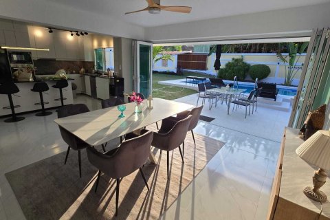 House in Phuket, Thailand 3 bedrooms № 159374 - photo 15