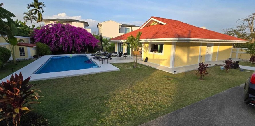 House in Phuket, Thailand 3 bedrooms № 159374