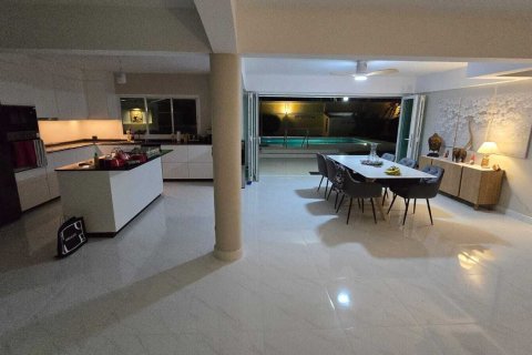 House in Phuket, Thailand 3 bedrooms № 159374 - photo 20