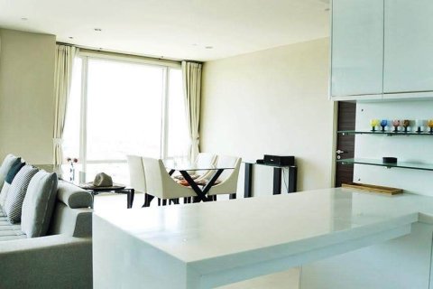 Кондоминиум с 3 спальнями в Кхлонг Сане, Бангкок, Таиланд № 159372 - фото 2