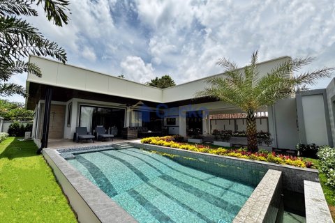 House in Pattaya, Thailand 3 bedrooms № 196231