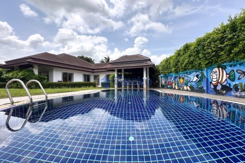 House in Pattaya, Thailand 3 bedrooms № 196229 - photo 3