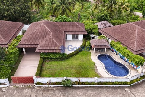 House in Pattaya, Thailand 3 bedrooms № 196229 - photo 24