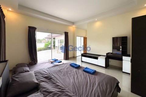 House in Pattaya, Thailand 3 bedrooms № 196229 - photo 14